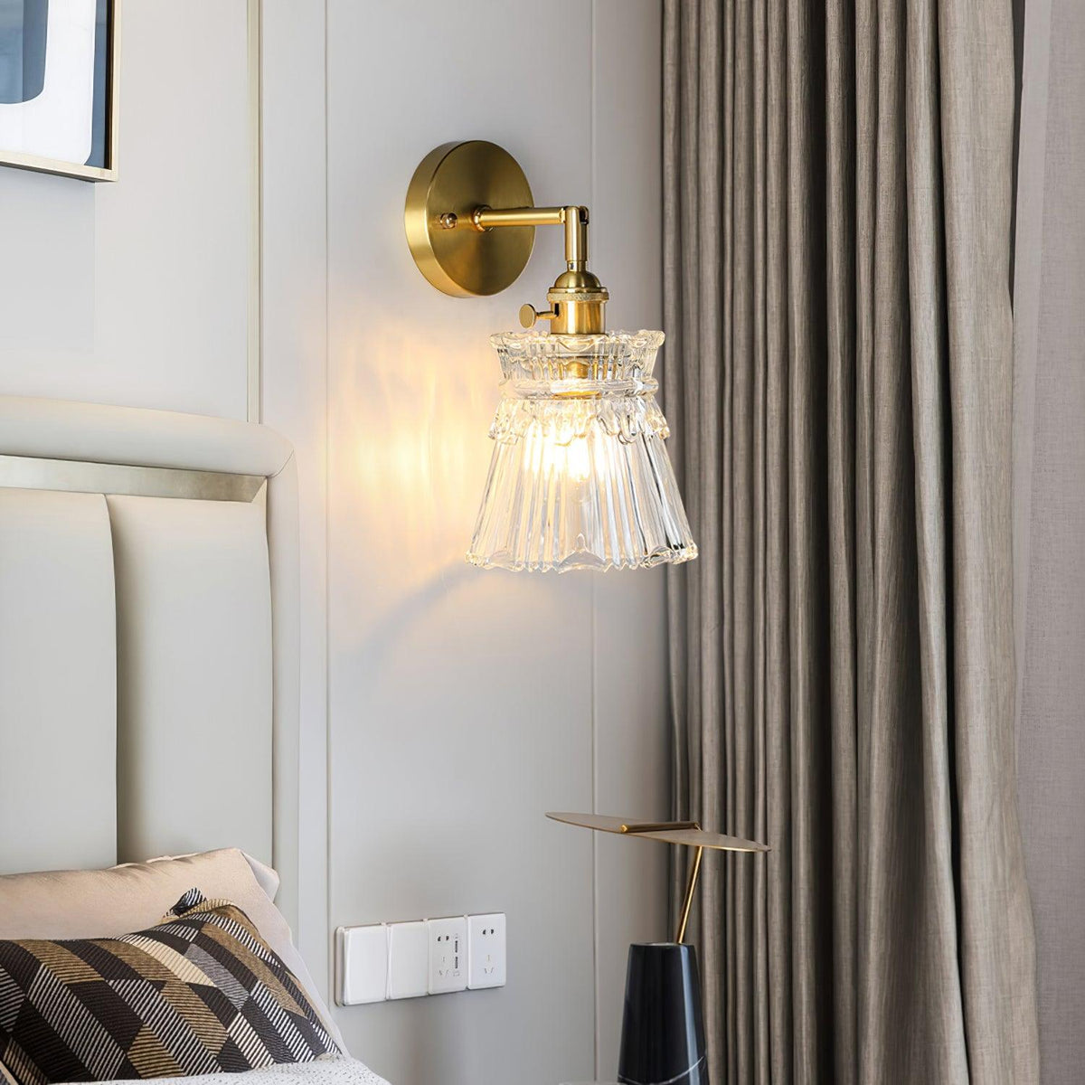 Foski wandlamp met uitlopend kristallen kap in klassieke stijl