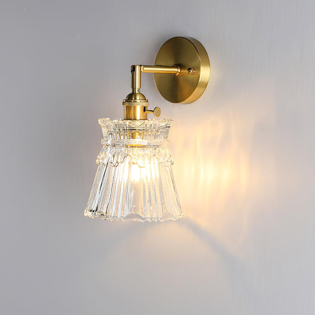 Foski wandlamp met uitlopend kristallen kap in klassieke stijl