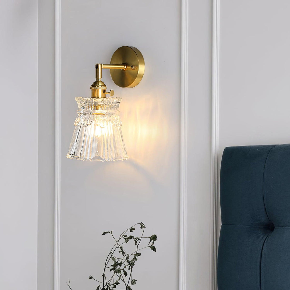 Foski wandlamp met uitlopend kristallen kap in klassieke stijl