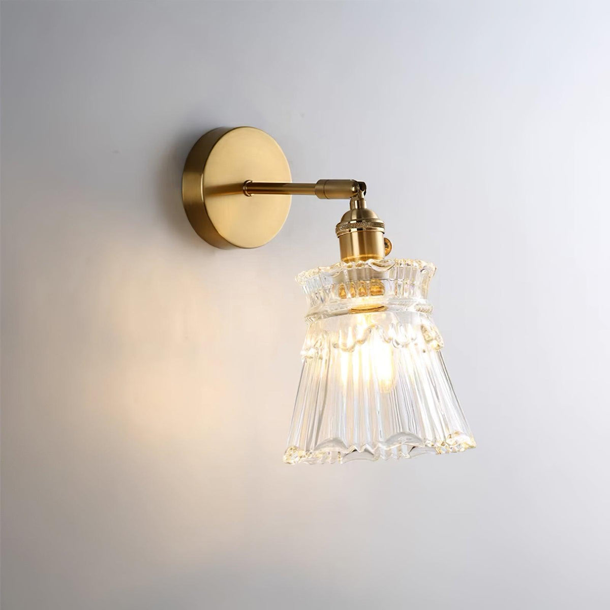 Foski wandlamp met uitlopend kristallen kap in klassieke stijl