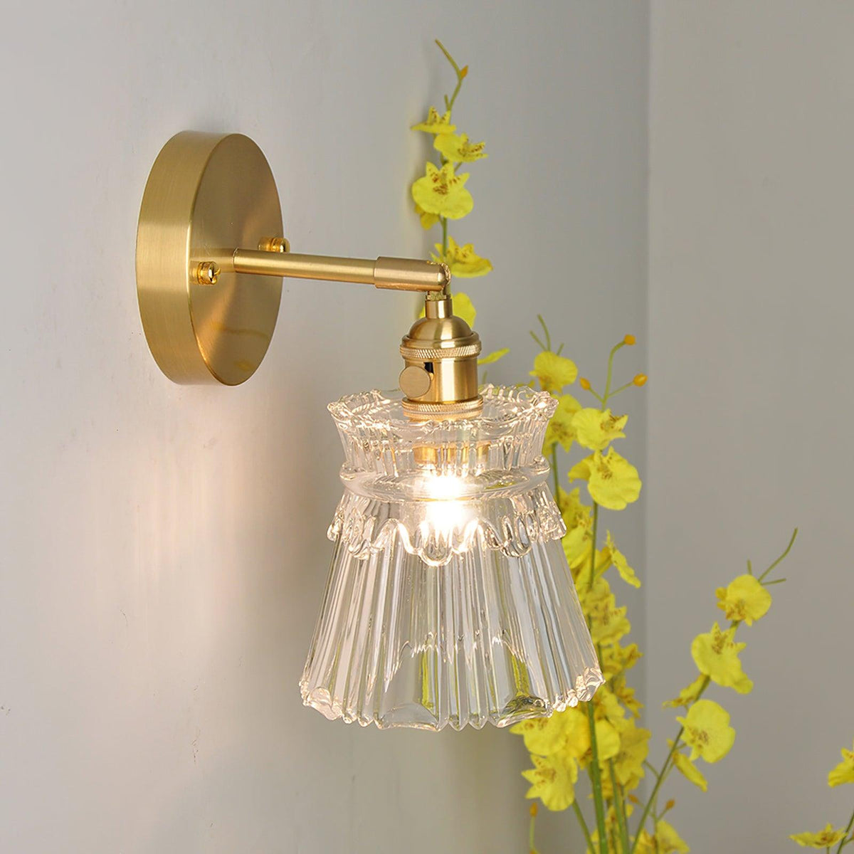 Foski wandlamp met uitlopend kristallen kap in klassieke stijl