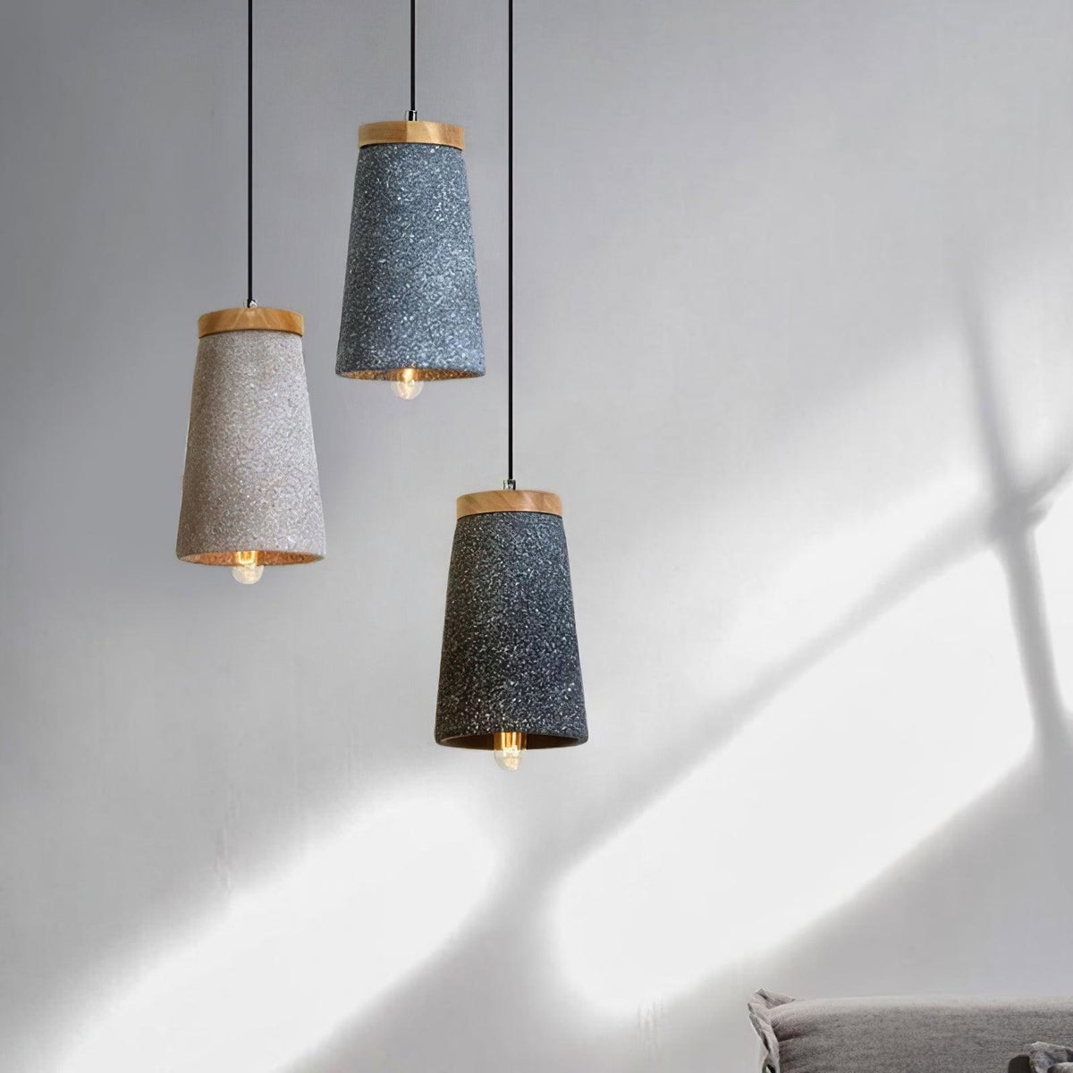 Sylinelia hanglamp van cement en hout