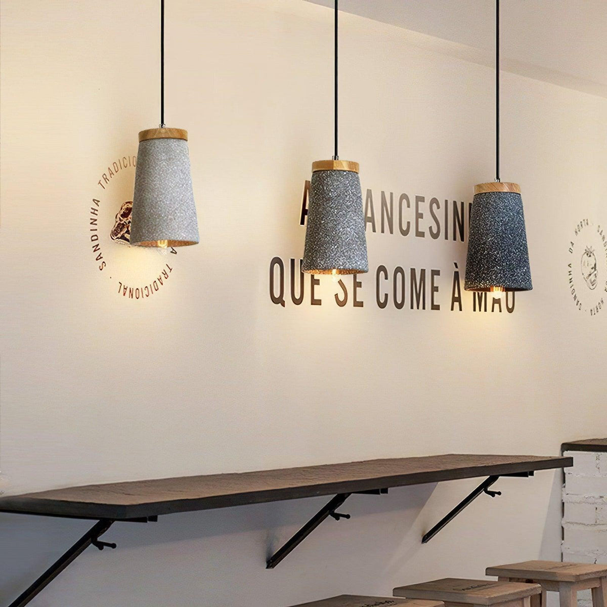 Sylinelia hanglamp van cement en hout