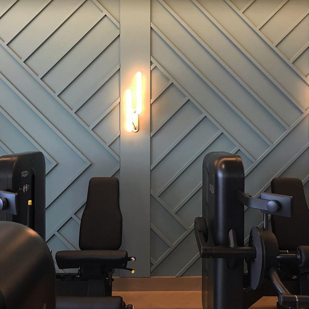 Oriararia messing wandlamp met sleuvenrooster