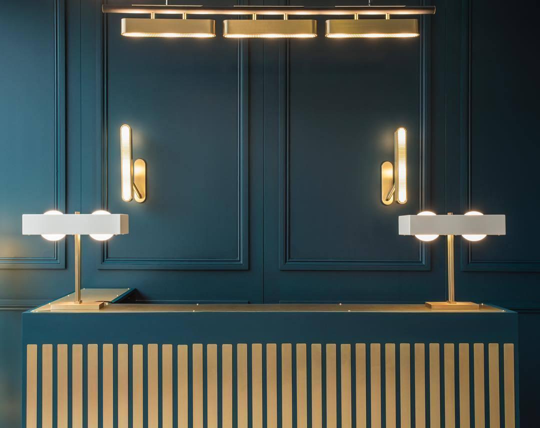 Oriararia messing wandlamp met sleuvenrooster