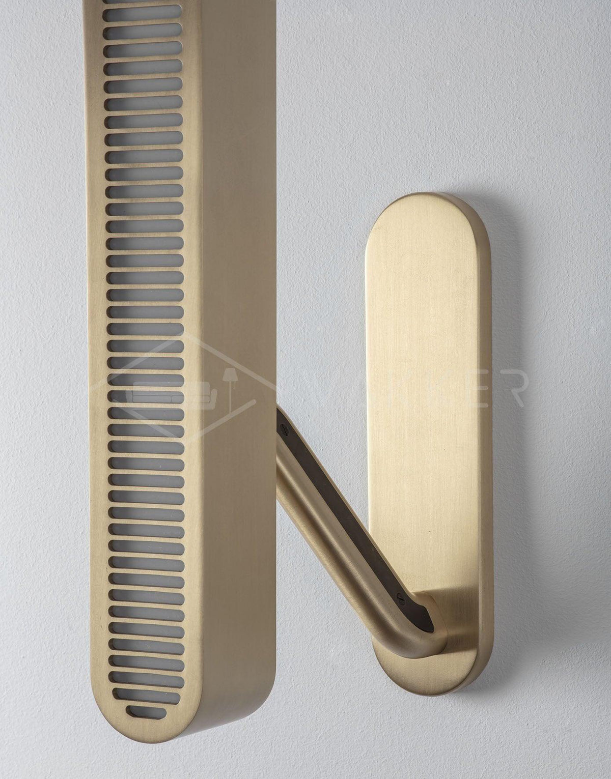 Oriararia messing wandlamp met sleuvenrooster