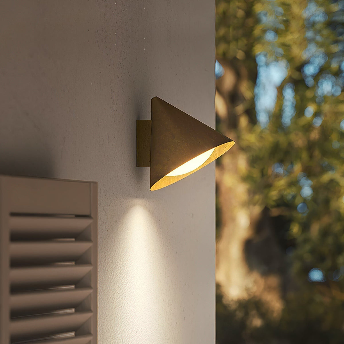 Forgecone Rustieke wandlamp met conische vorm
