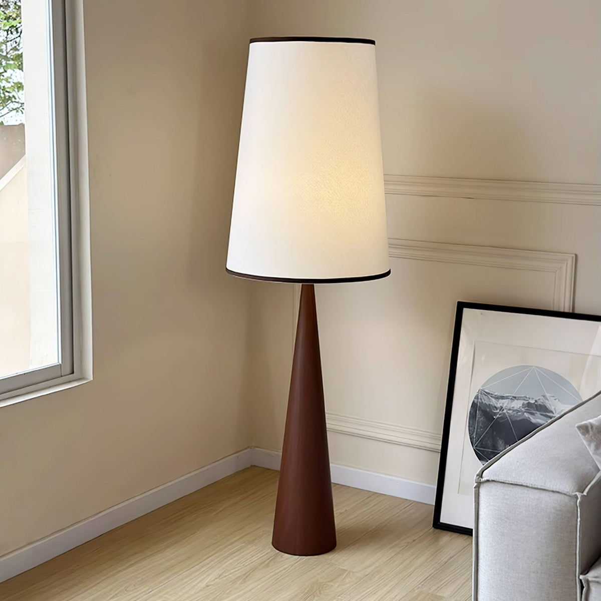 ConeLite Minimalistische vloerlamp van walnoothoutkorrelafwerking