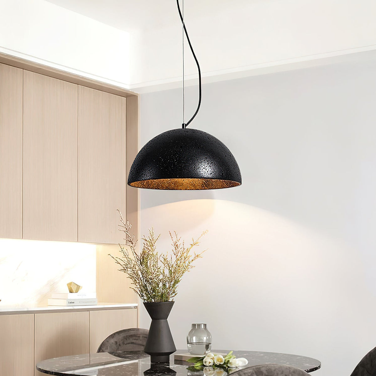 Avdoraris halfronde hanglamp van travertin