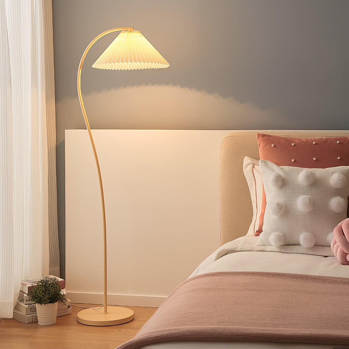 Fyrel minimalistisch vloerlamp van textiel in crème en lichtgeel