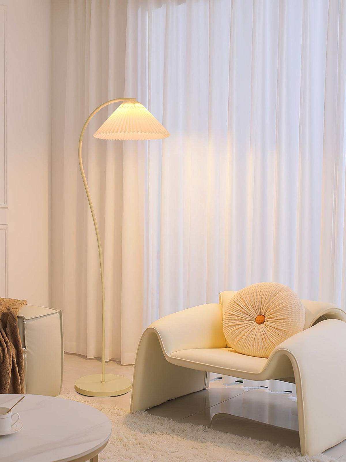 Fyrel minimalistisch vloerlamp van textiel in crème en lichtgeel