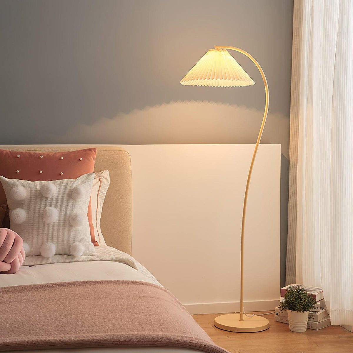 Fyrel minimalistisch vloerlamp van textiel in crème en lichtgeel