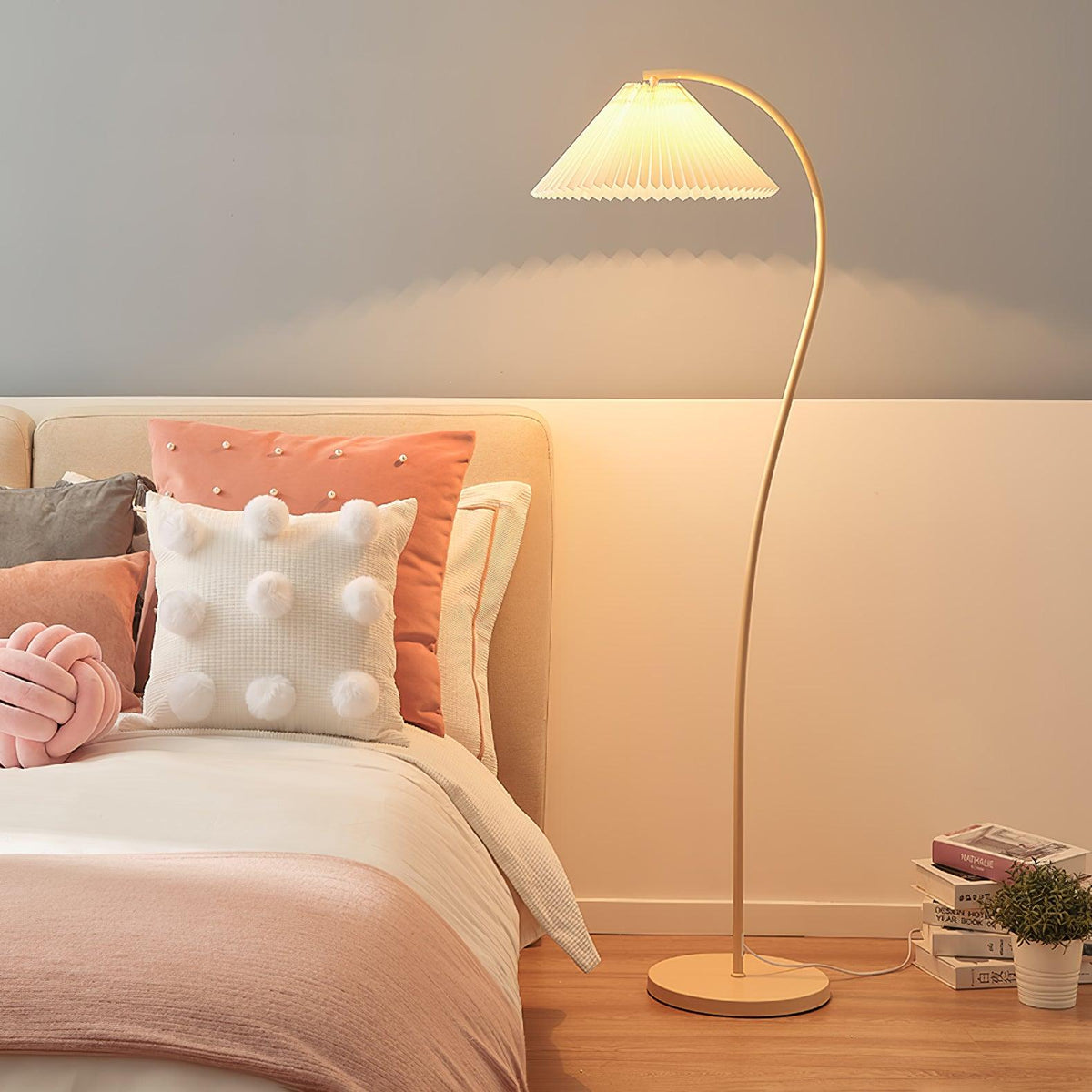 Fyrel minimalistisch vloerlamp van textiel in crème en lichtgeel