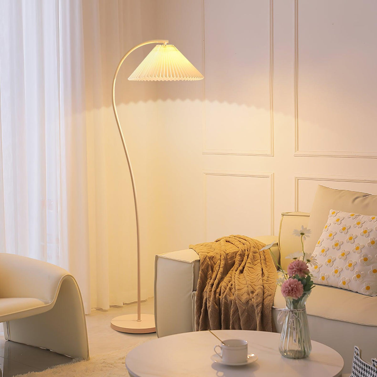 Fyrel minimalistisch vloerlamp van textiel in crème en lichtgeel