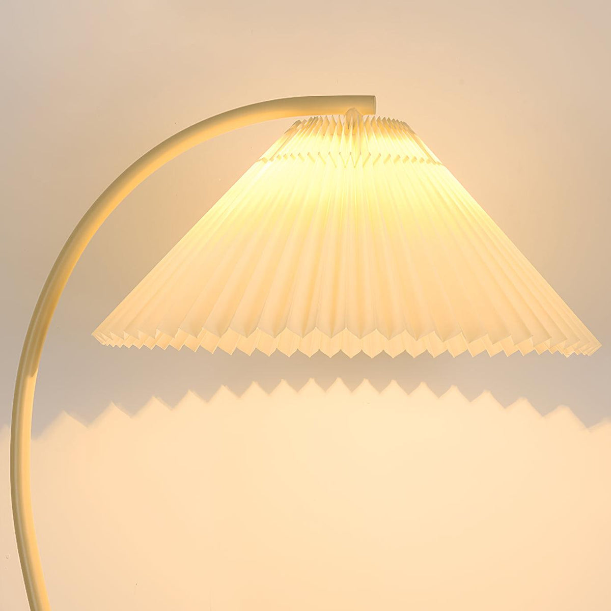 Fyrel minimalistisch vloerlamp van textiel in crème en lichtgeel