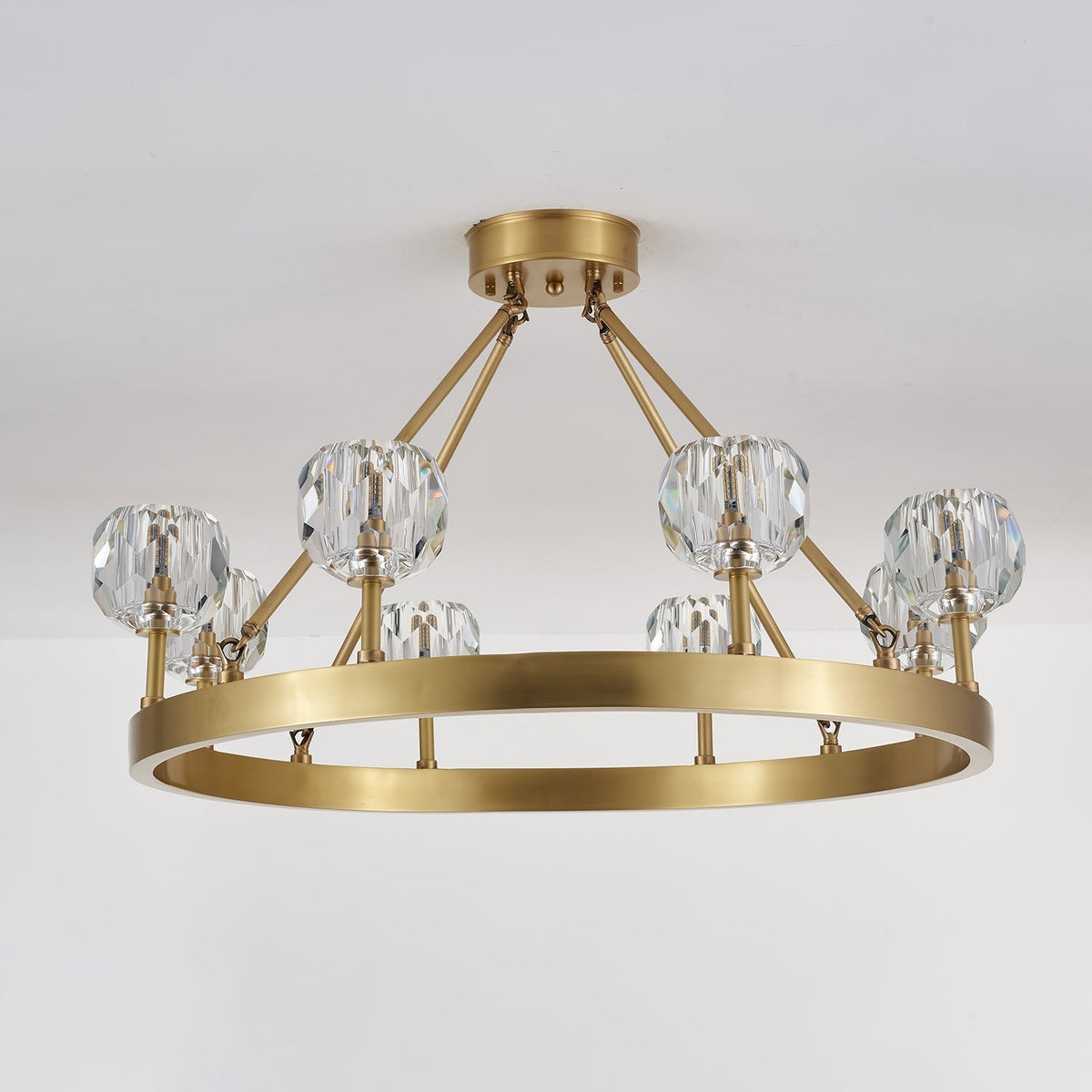 Syzorisra moderne kroonluchter van kristal en messing