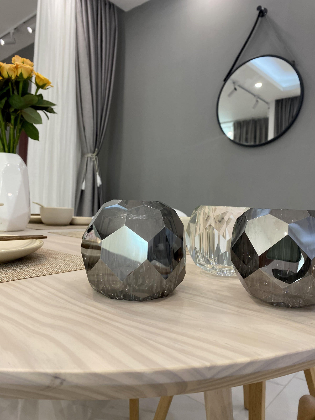 Thalyn hanglamp met kristallen bollen in messing