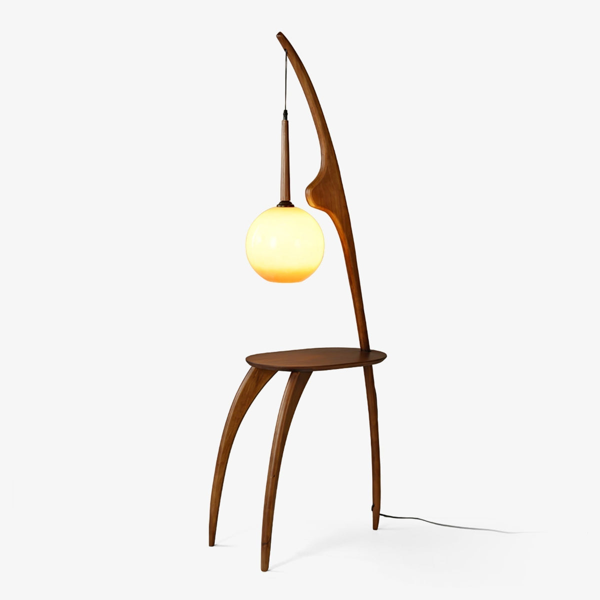 Selisora vloerlamp met gebogen mantisarm in walnootkleur
