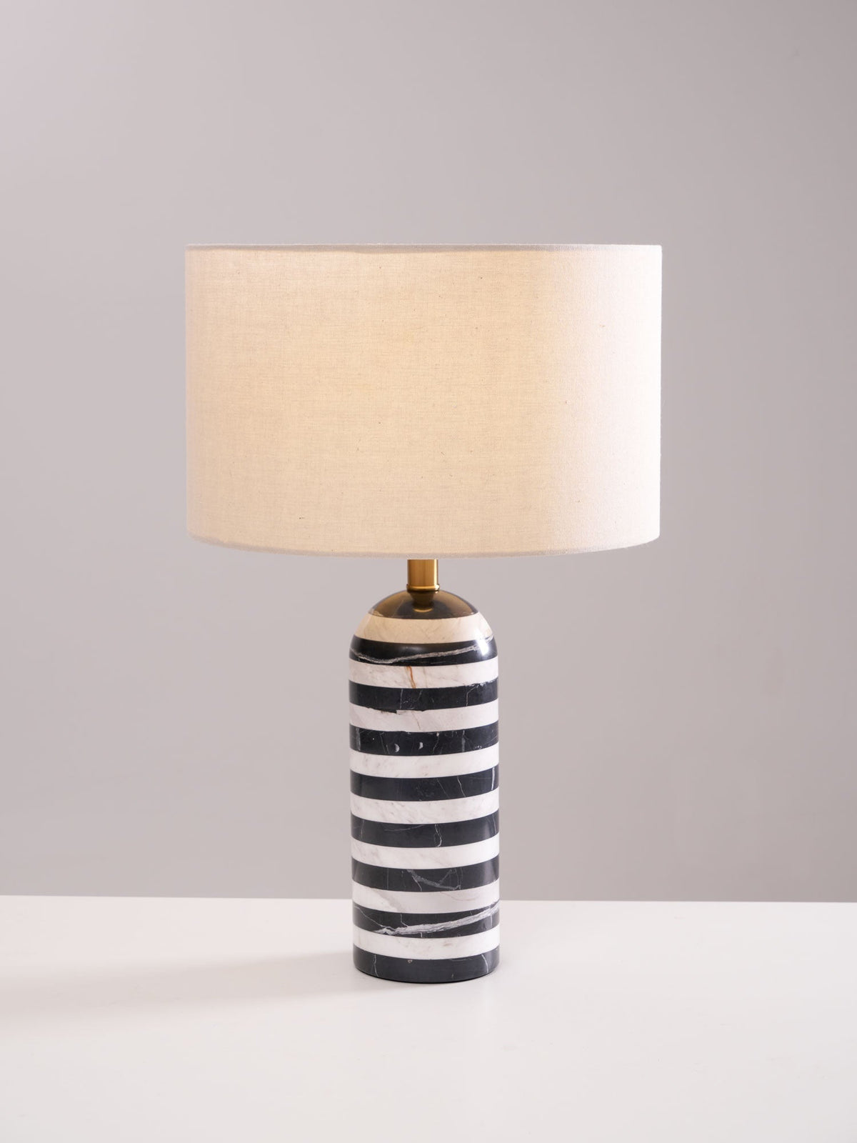 Avery moderne tafellamp