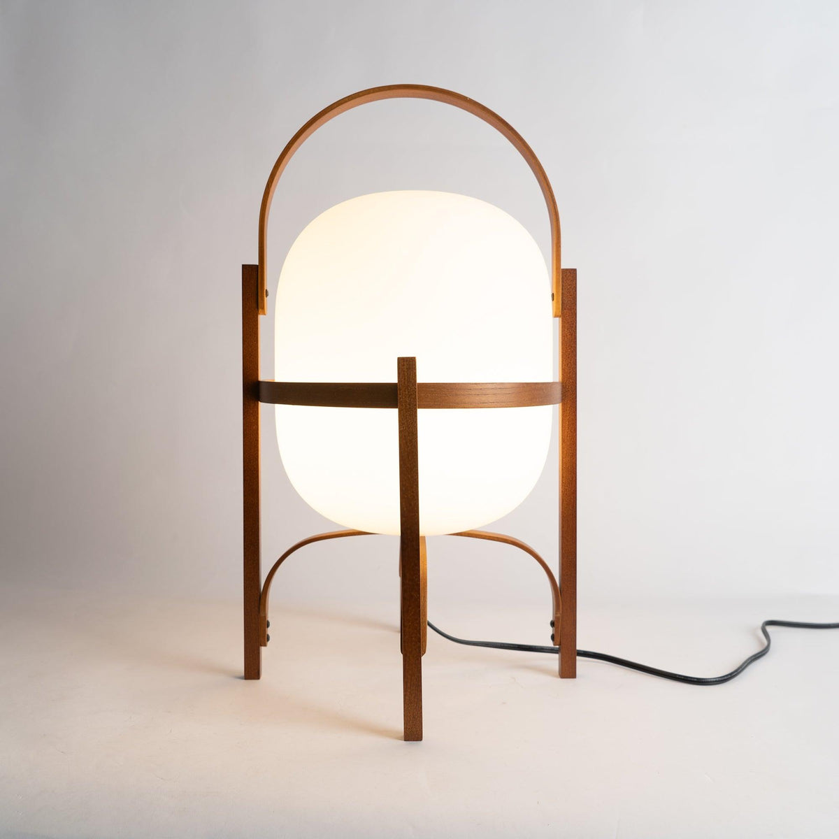 Lethra tafellamp van hout en glas