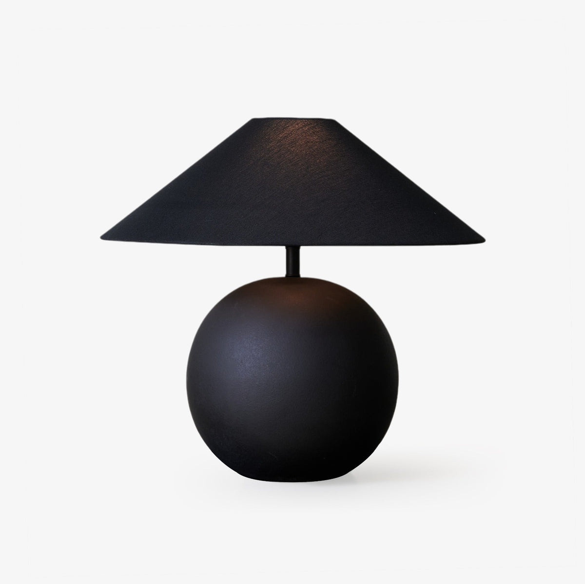 Elara Minimalistische tafellamp van keramiek