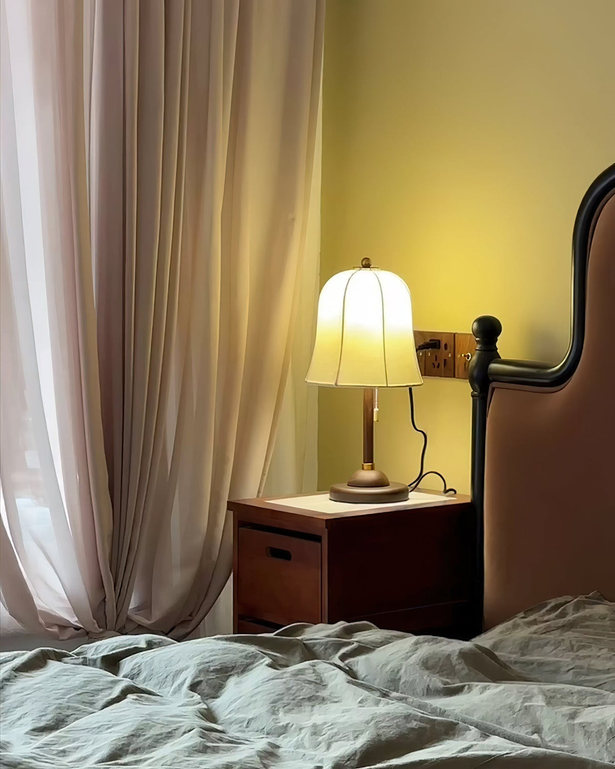 Ivelen Wabi-Sabi houten tafellamp in walnootkleur en beige
