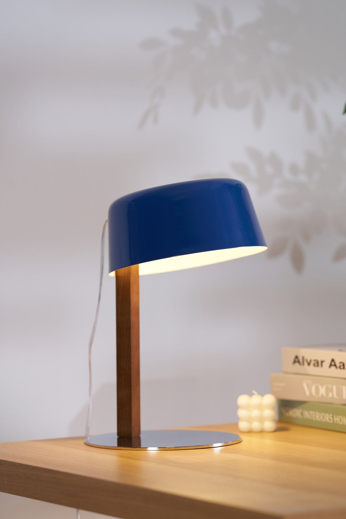 Cirirelle Moderne tafellamp van walnoot