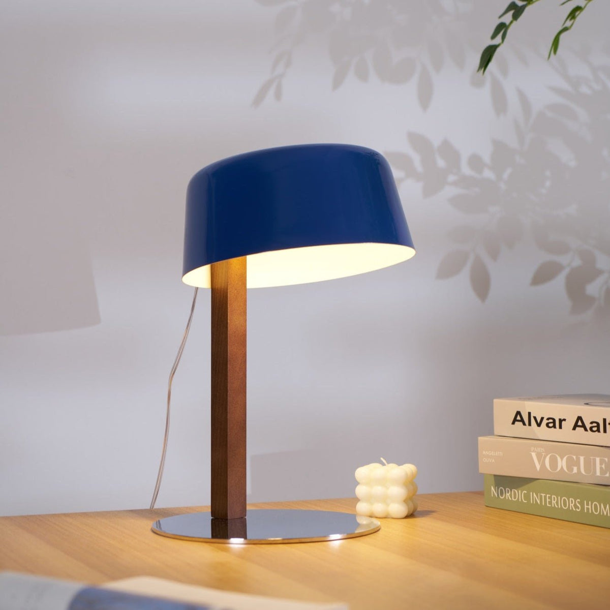 Cirirelle Moderne tafellamp van walnoot