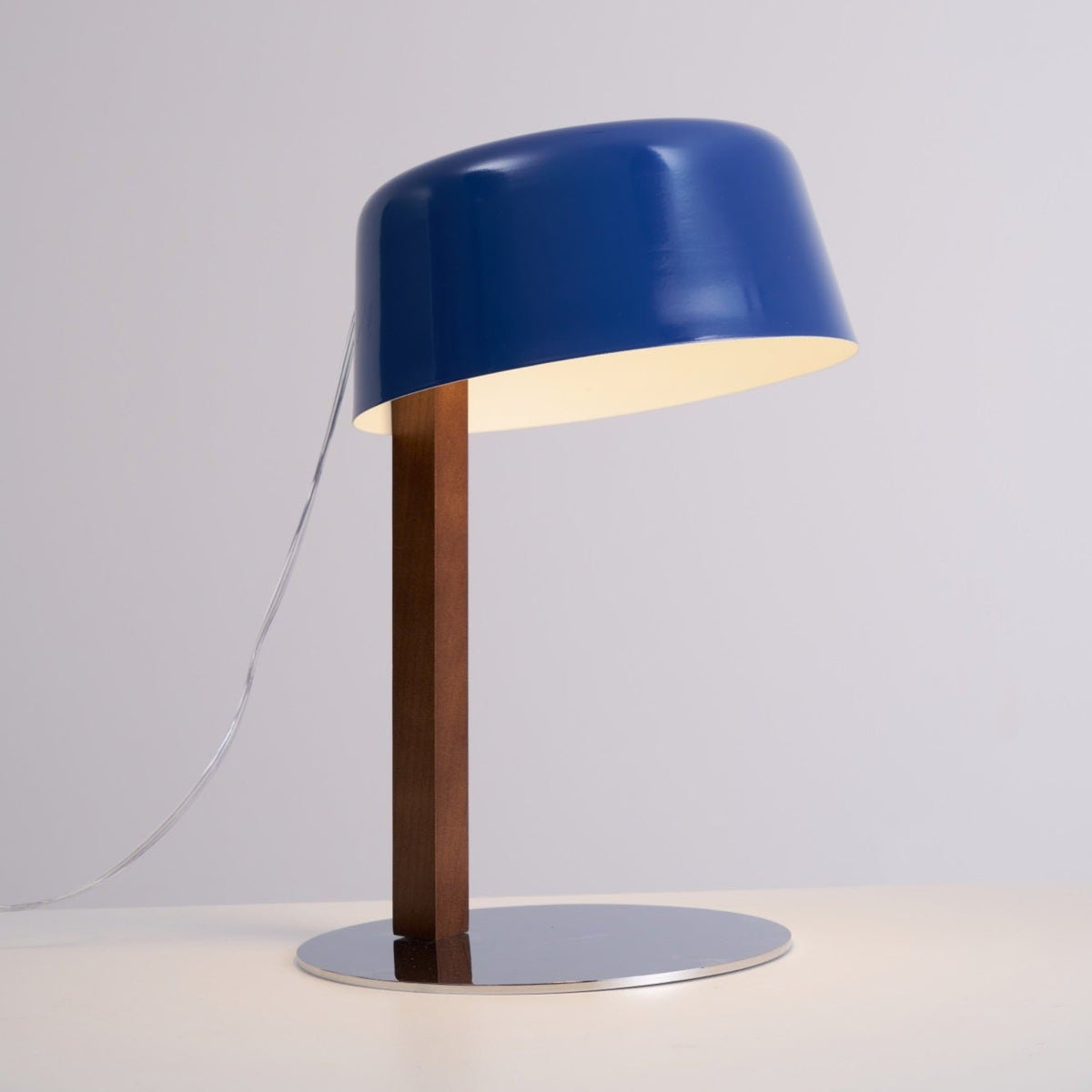 Cirirelle Moderne tafellamp van walnoot