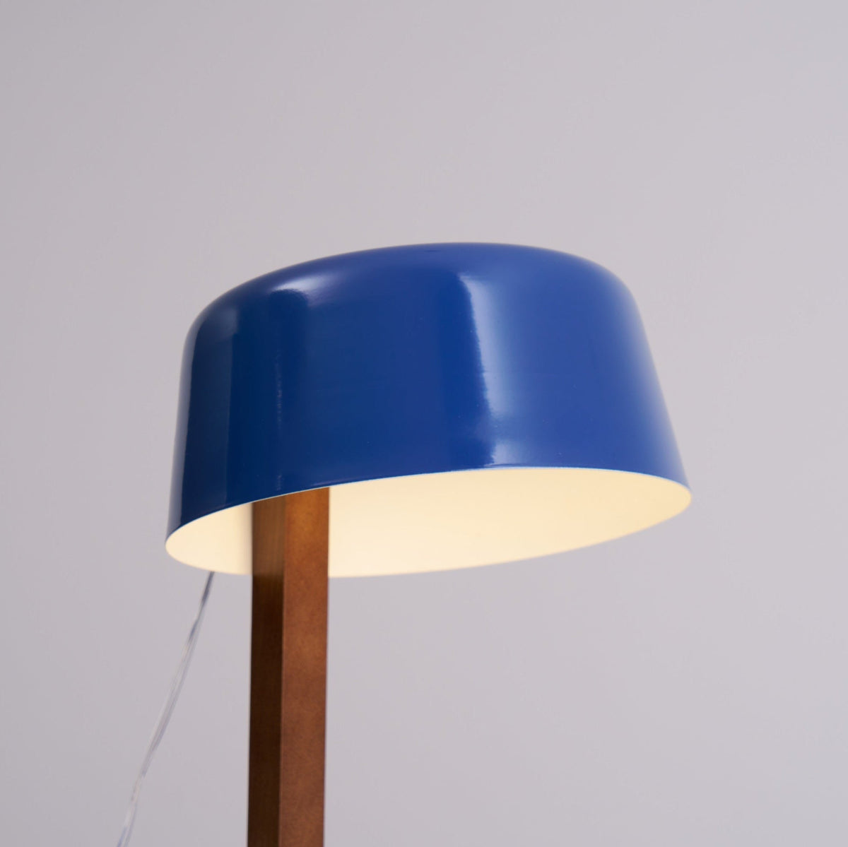 Cirirelle Moderne tafellamp van walnoot