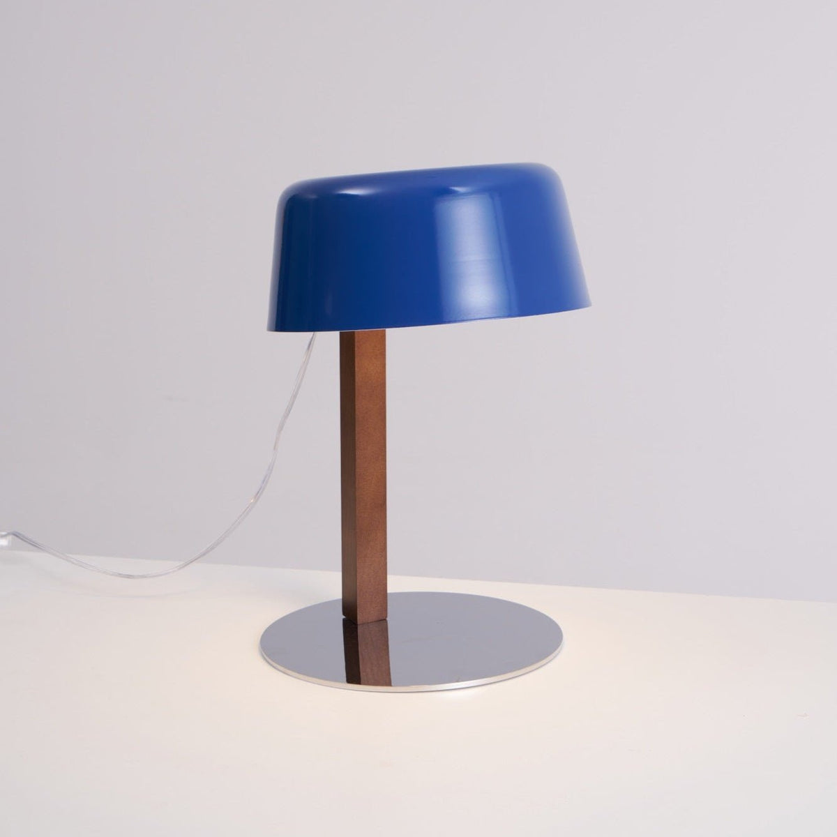 Cirirelle Moderne tafellamp van walnoot