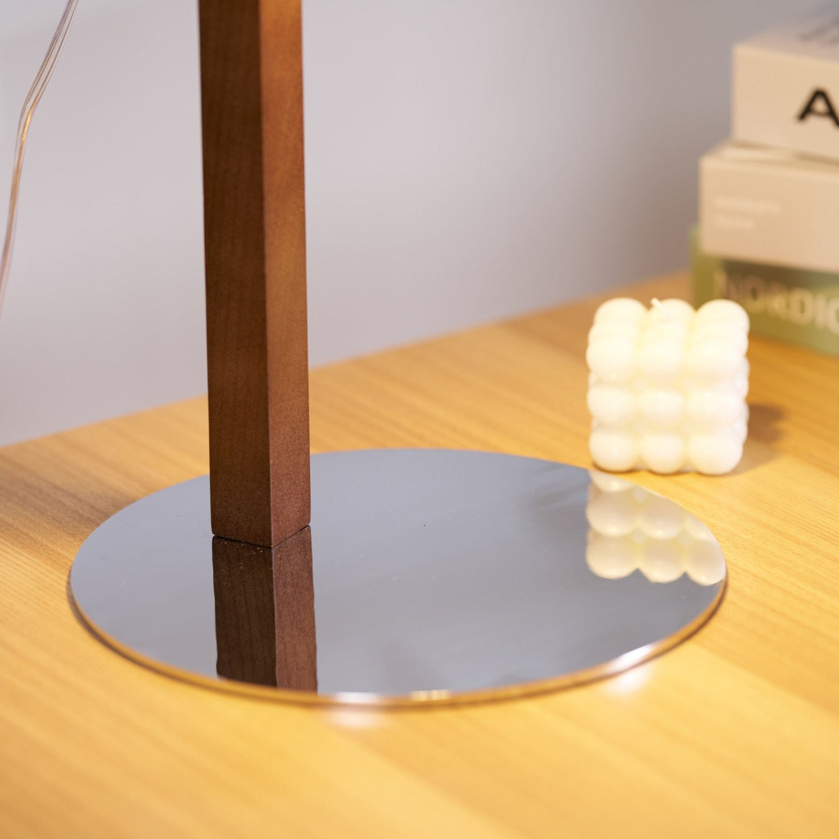 Cirirelle Moderne tafellamp van walnoot