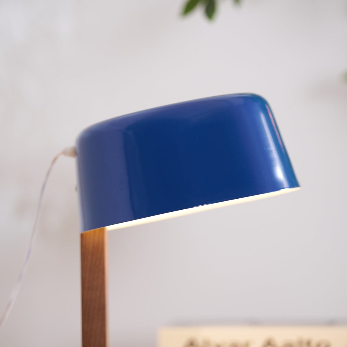 Cirirelle Moderne tafellamp van walnoot