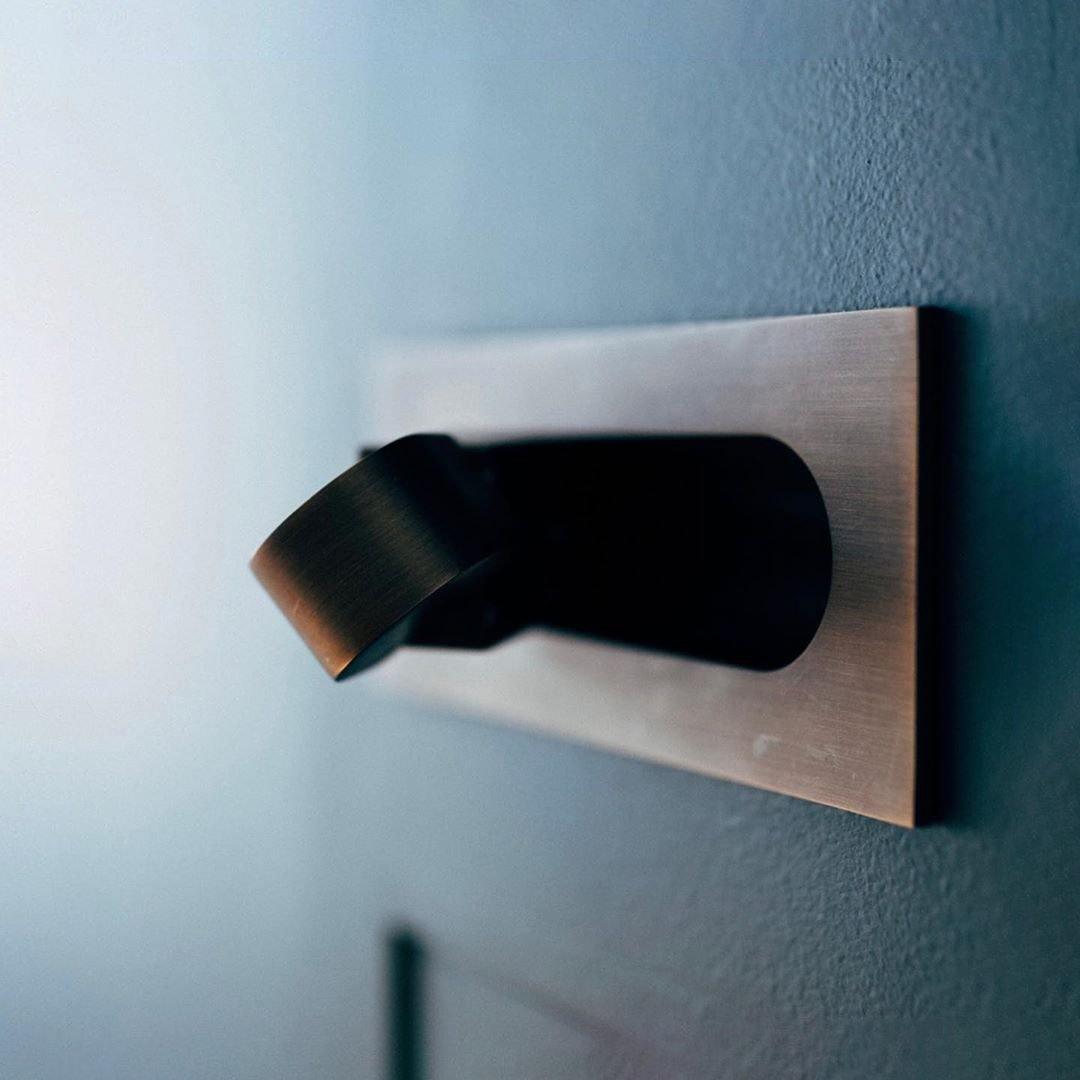Lumisiella verstelbare moderne ledleeslamp voor naast het bed
