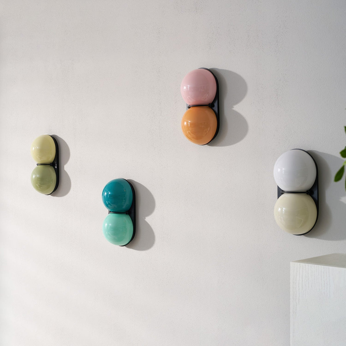 Two bollen wandlamp van glas