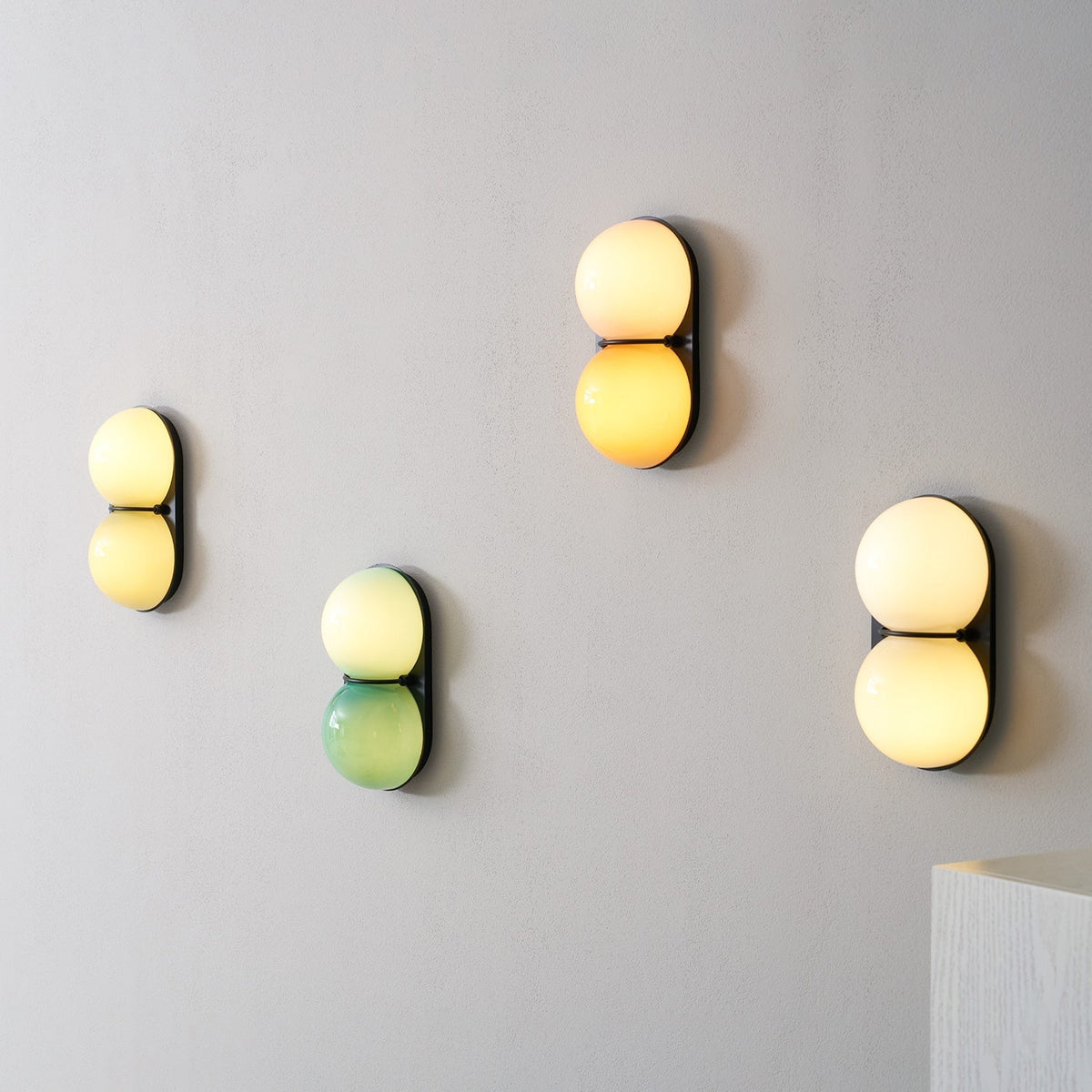 Two bollen wandlamp van glas