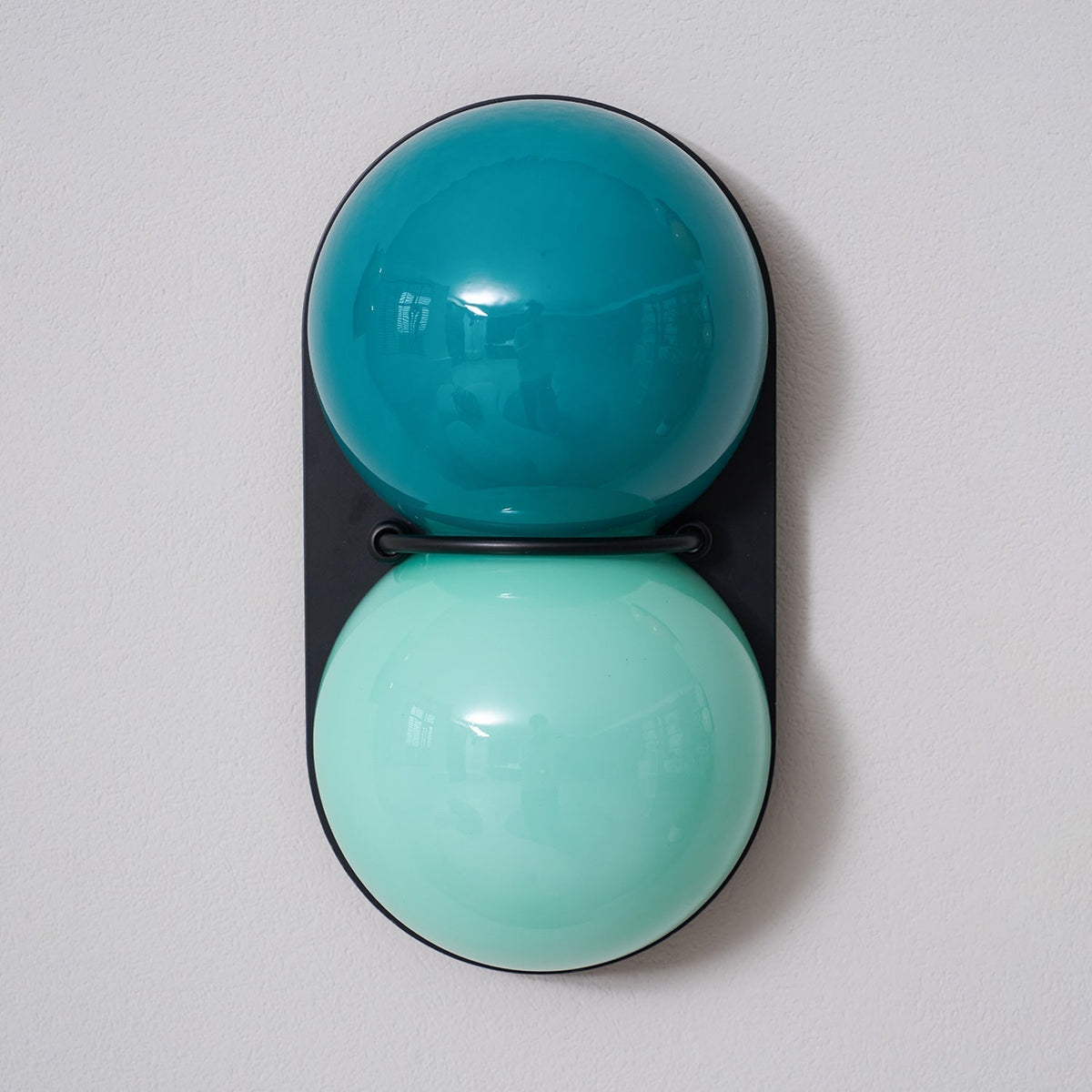 Two bollen wandlamp van glas