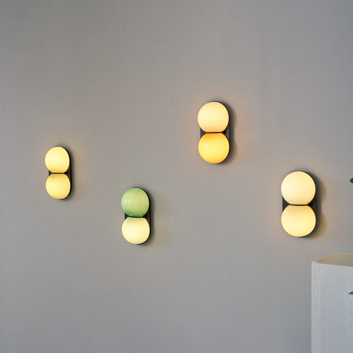 Two bollen wandlamp van glas