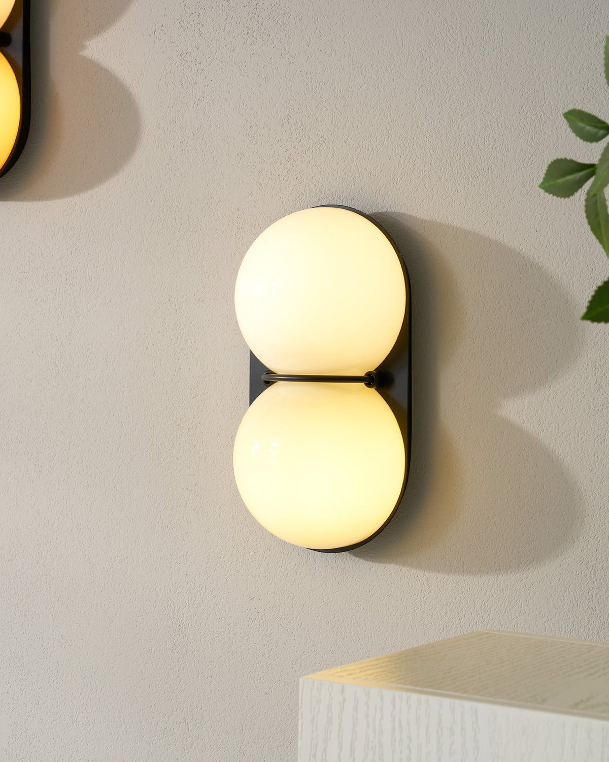 Two bollen wandlamp van glas