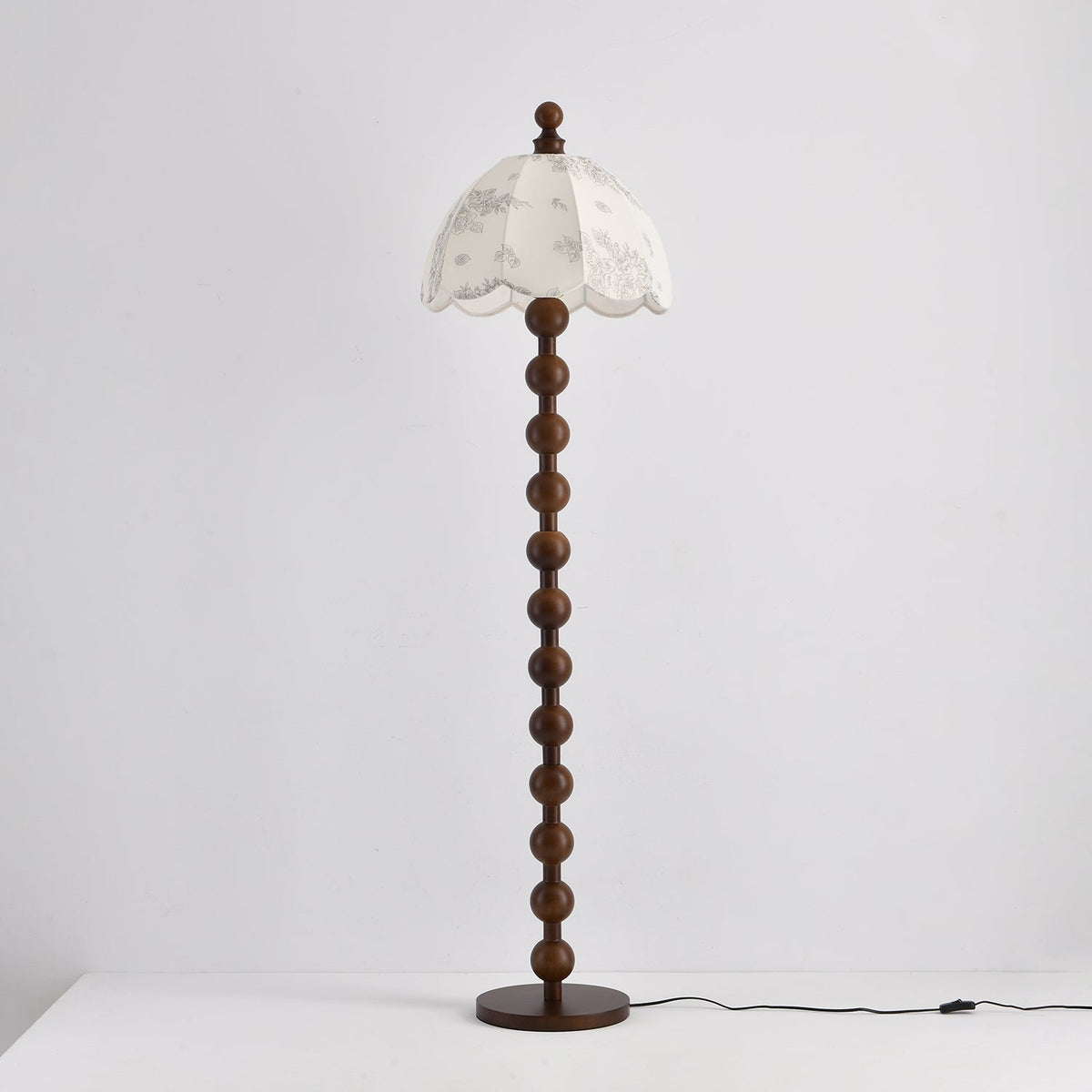 Seleraine moderne vloerlamp van walnoothout