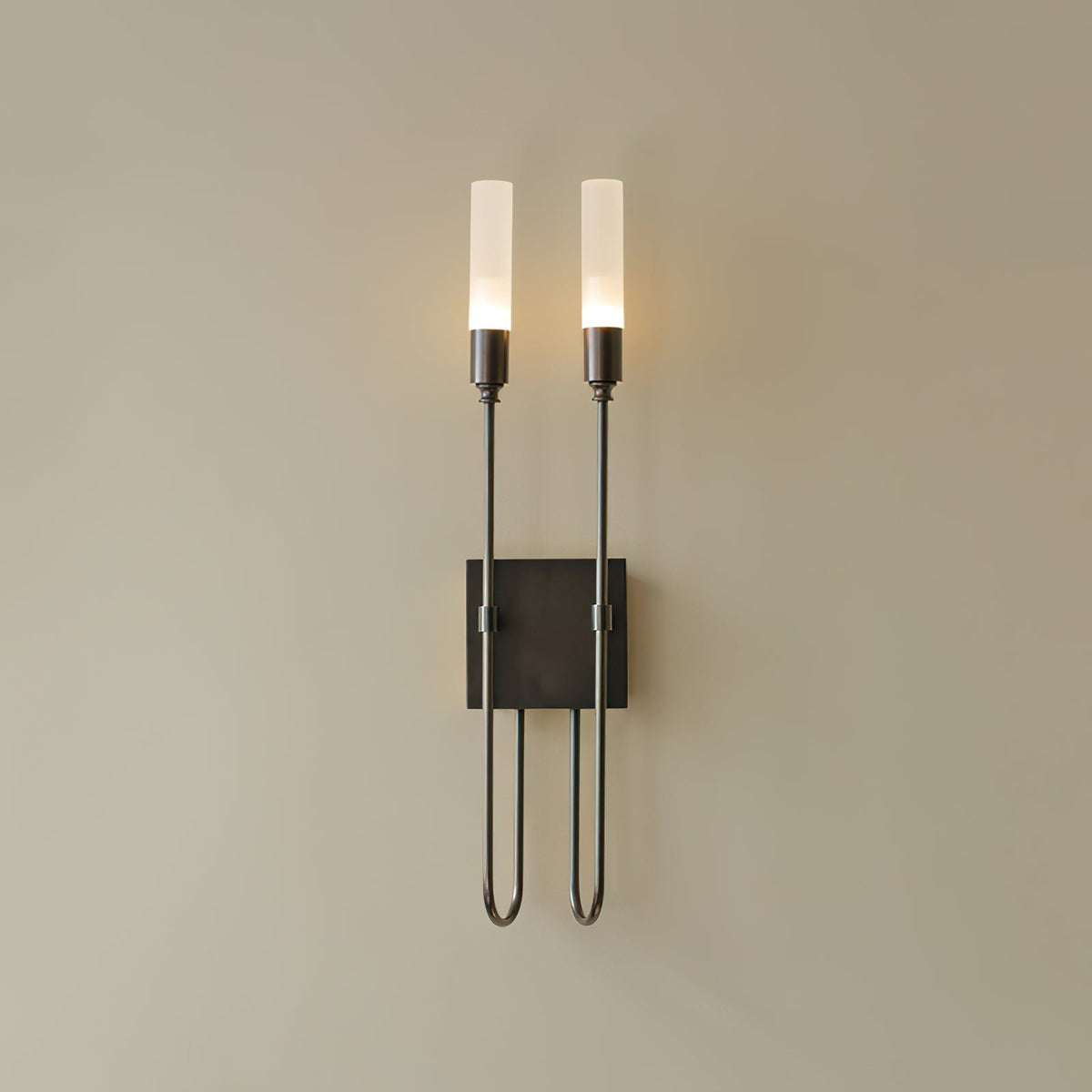 Yvori wandlamp met dubbele staaf minimalistisch