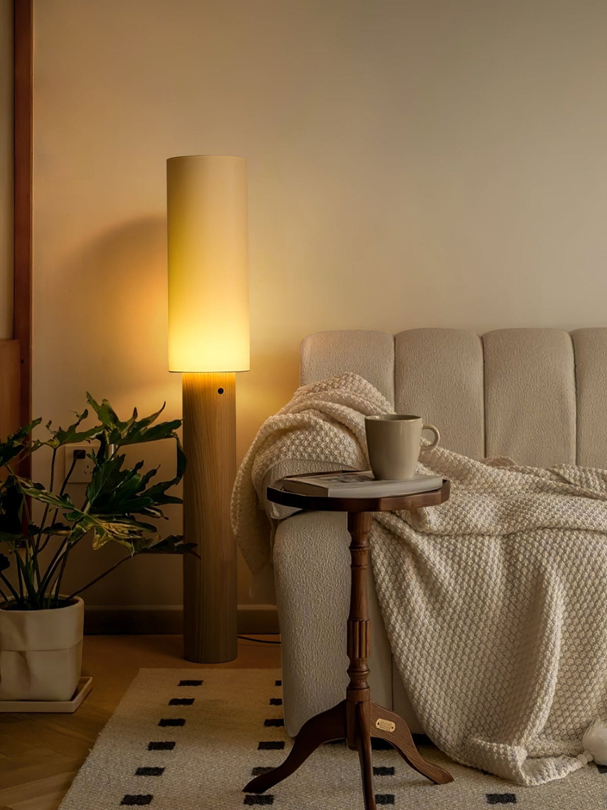 Uvynir Cylindrische houten vloerlamp