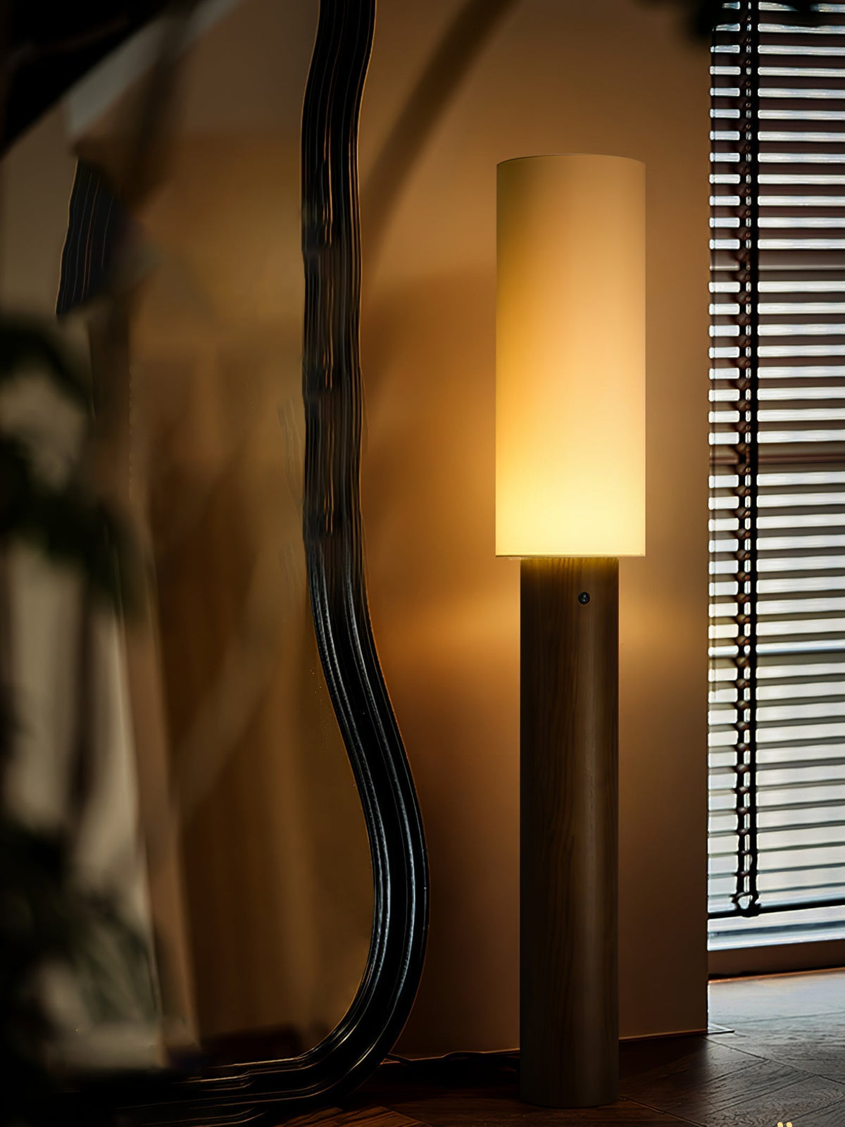 Uvynir Cylindrische houten vloerlamp