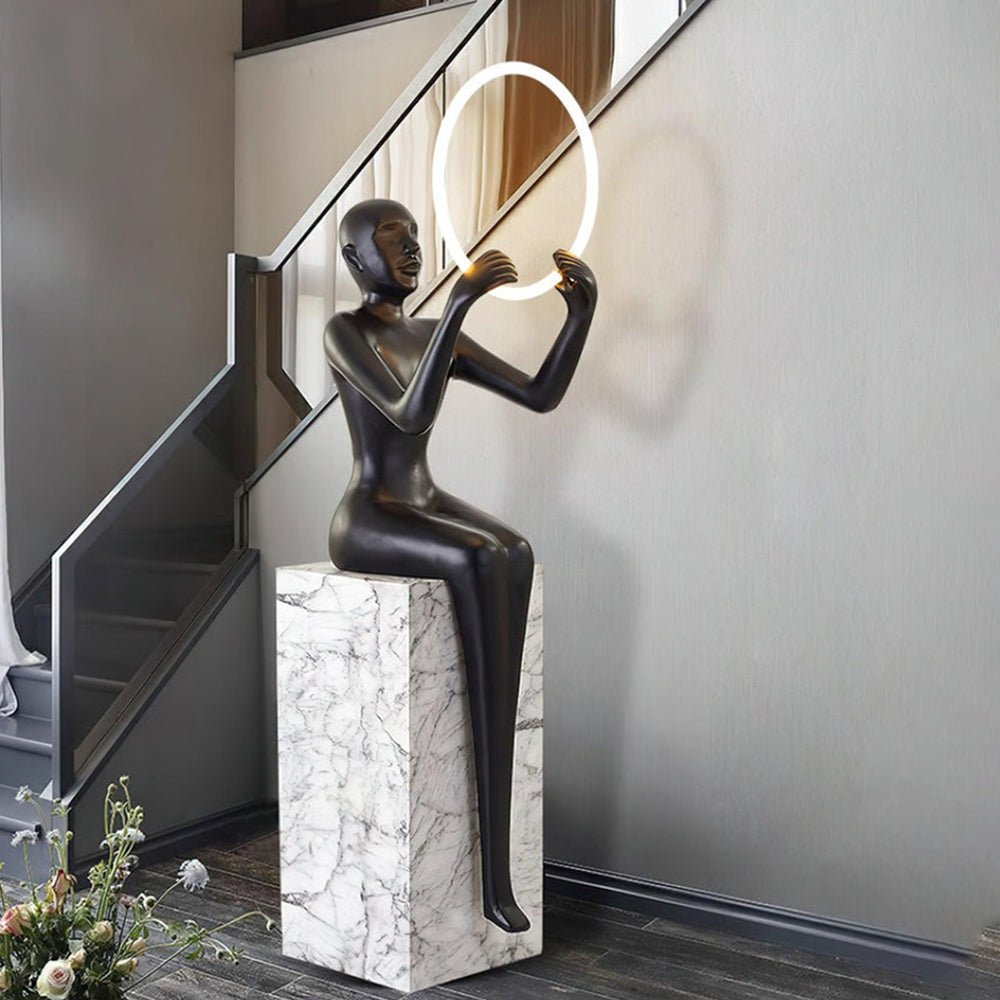 Orelaielle sculpturale vloerlamp in zwart
