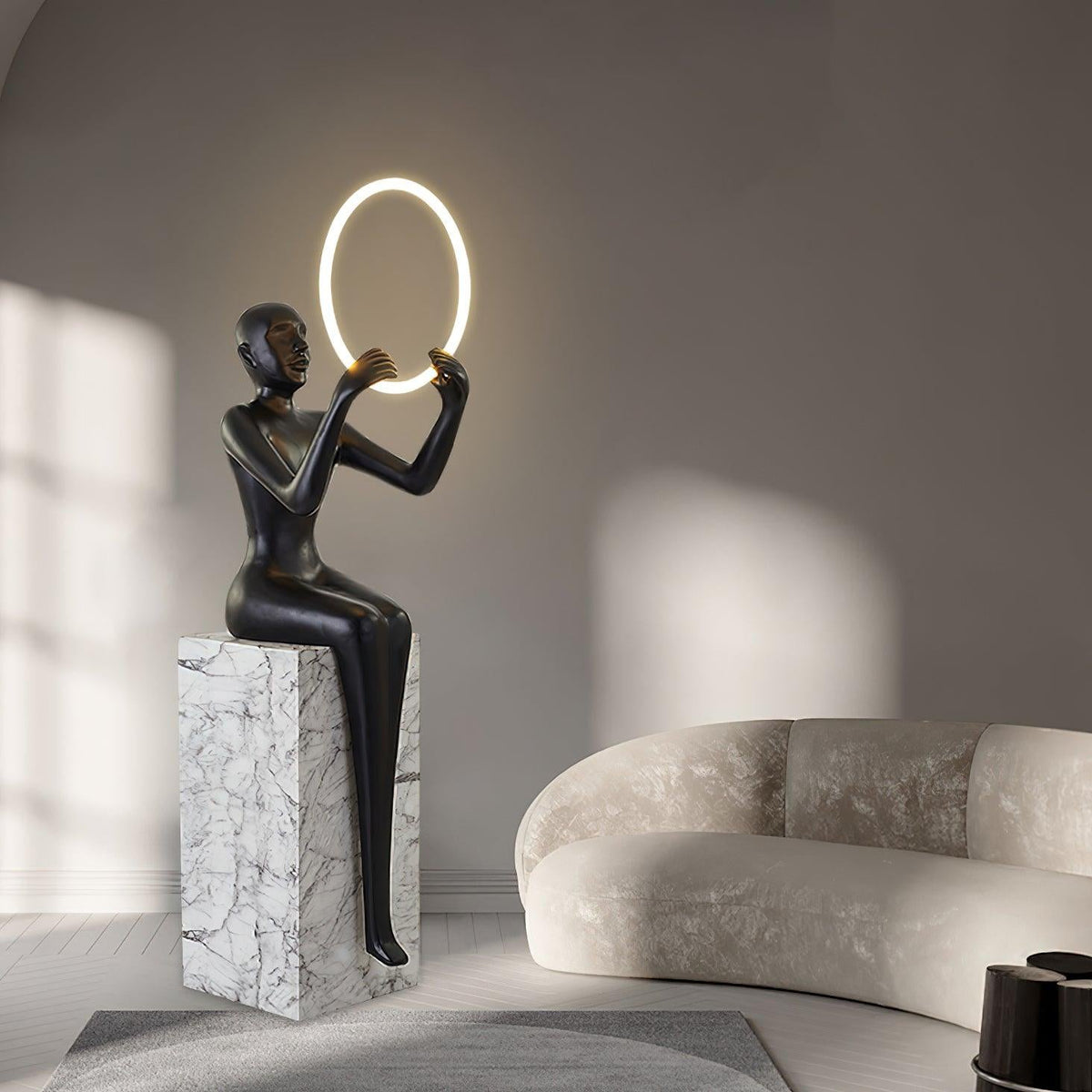 Orelaielle sculpturale vloerlamp in zwart
