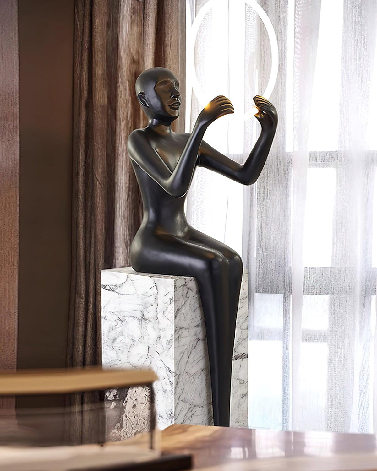 Orelaielle sculpturale vloerlamp in zwart
