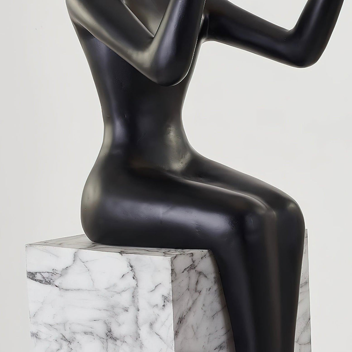 Orelaielle sculpturale vloerlamp in zwart
