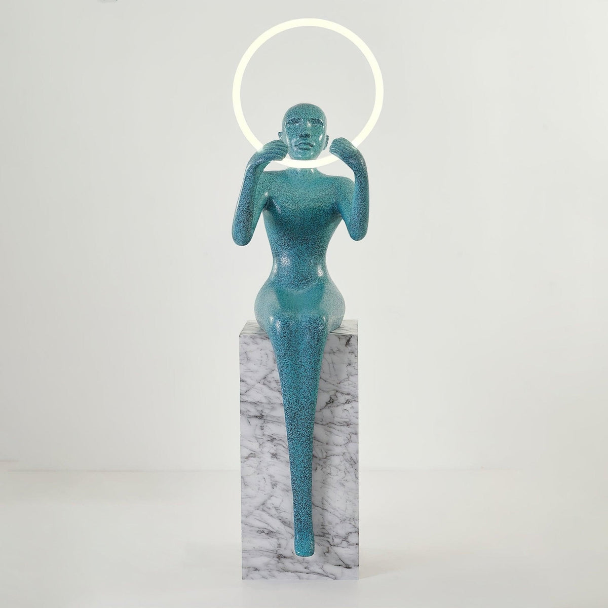 Orelaielle sculpturale vloerlamp in zwart