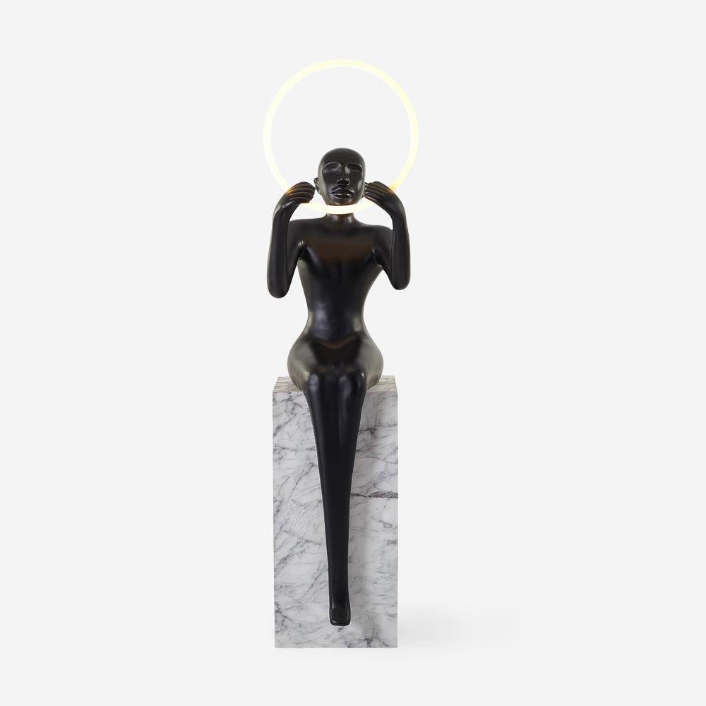 Orelaielle sculpturale vloerlamp in zwart