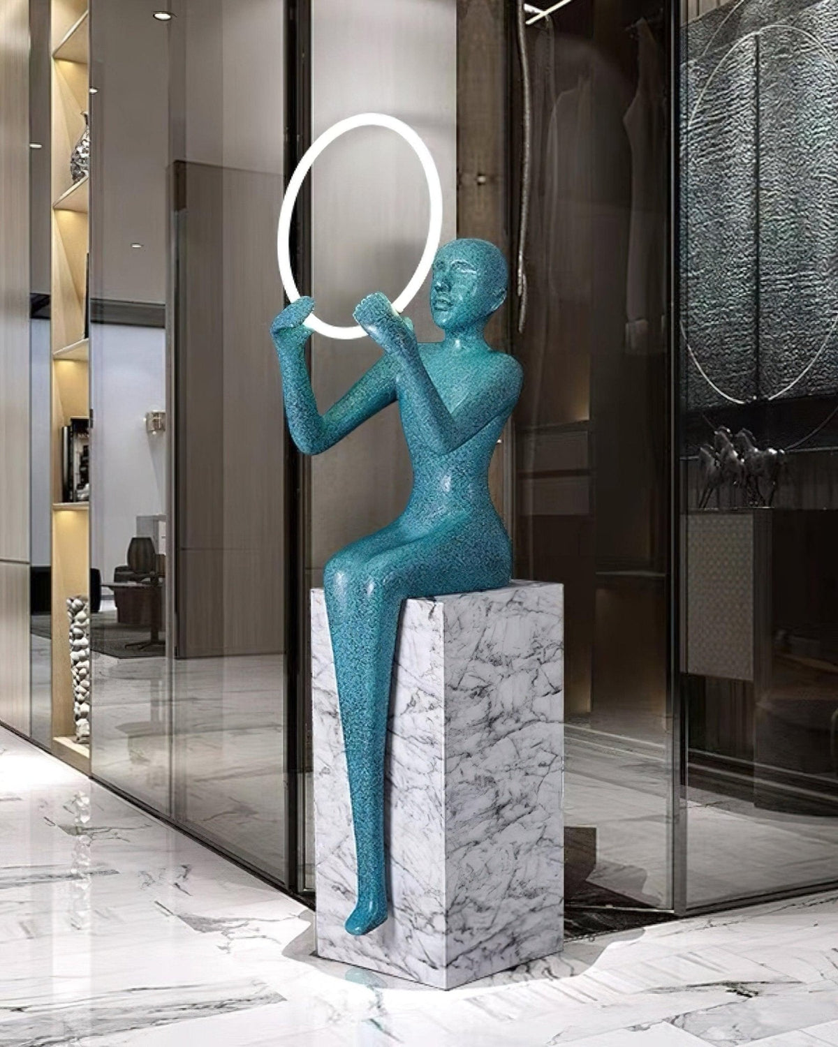 Orelaielle sculpturale vloerlamp in zwart